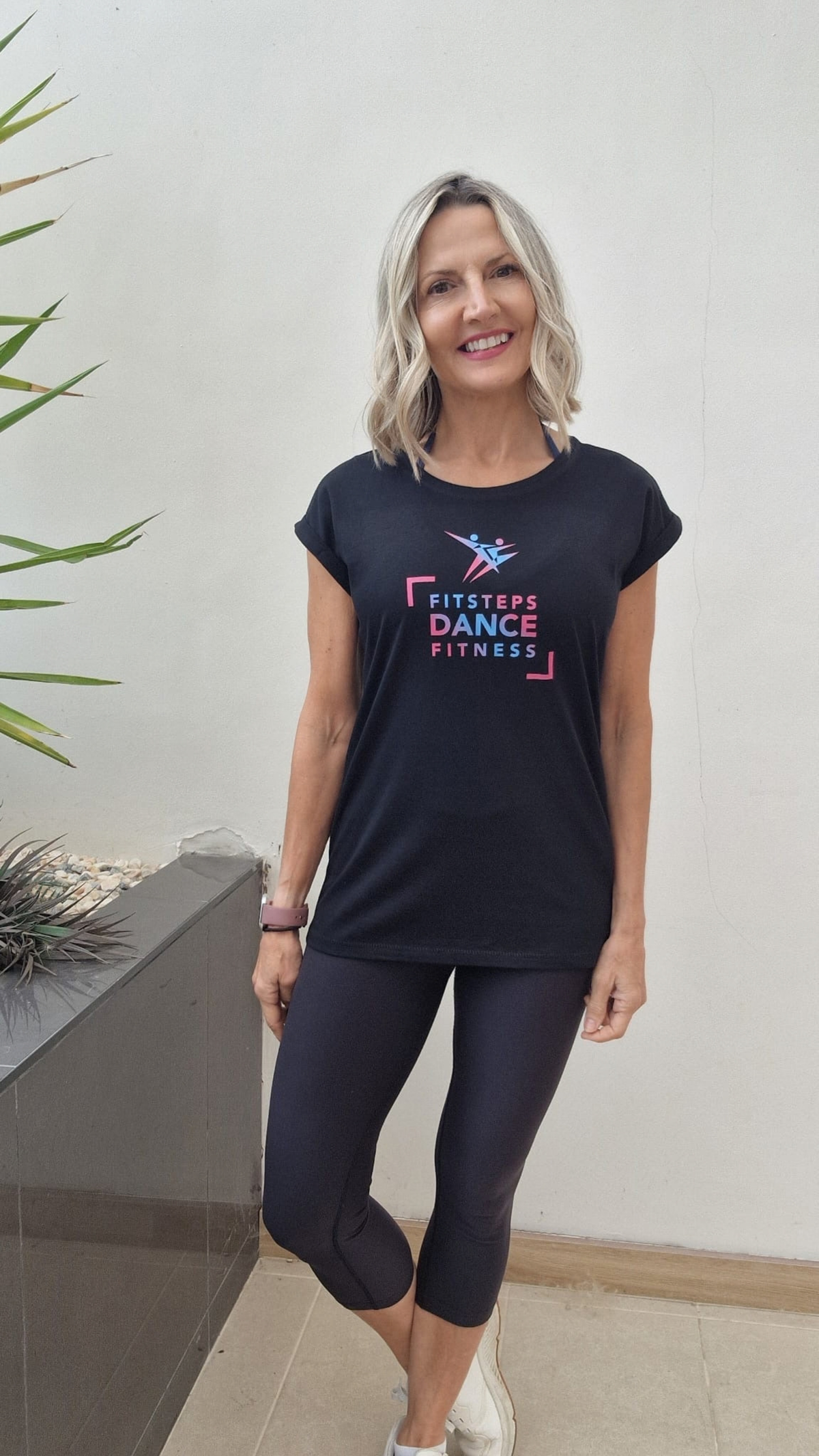 FitSteps ICONIC Capped Sleeve Tee Logo (Black)